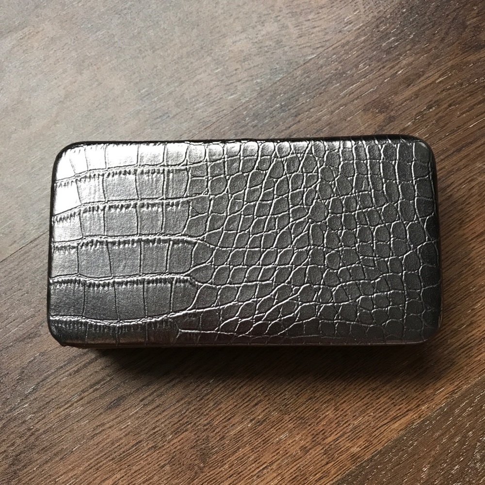 Clutch 7” x 4”